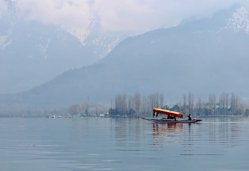 Shikara Ride image 3
